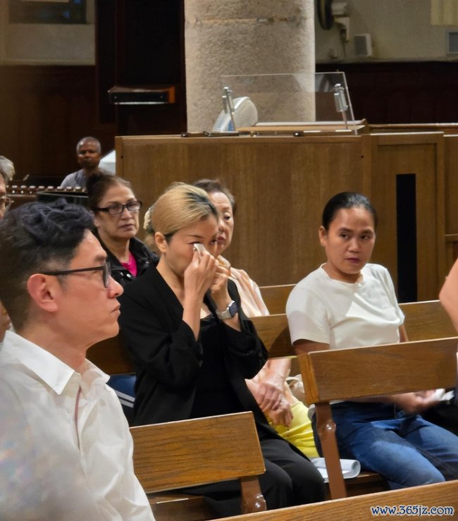 港姐吴文忻记忆念会举办，丈夫和儿子表情哀伤，好友澄莹从未仳离 生前愿望唯愿儿子祯祥